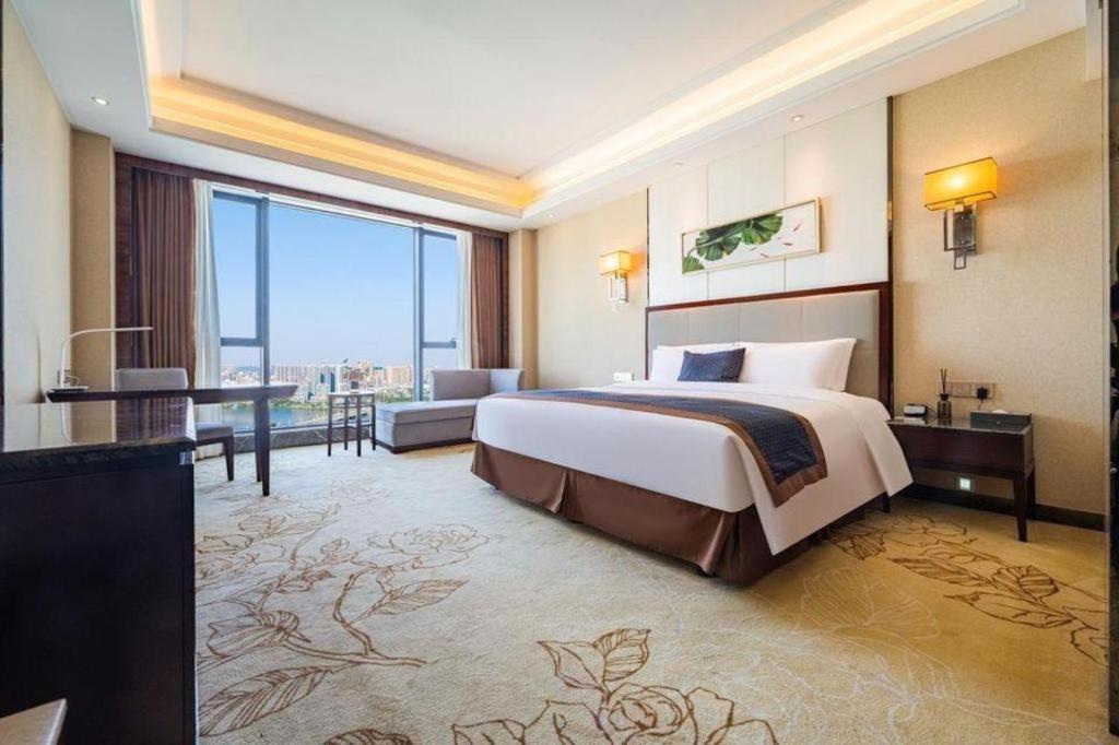 Eurasia Convention International Hotel Ухань Экстерьер фото