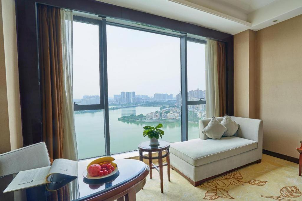Eurasia Convention International Hotel Ухань Экстерьер фото