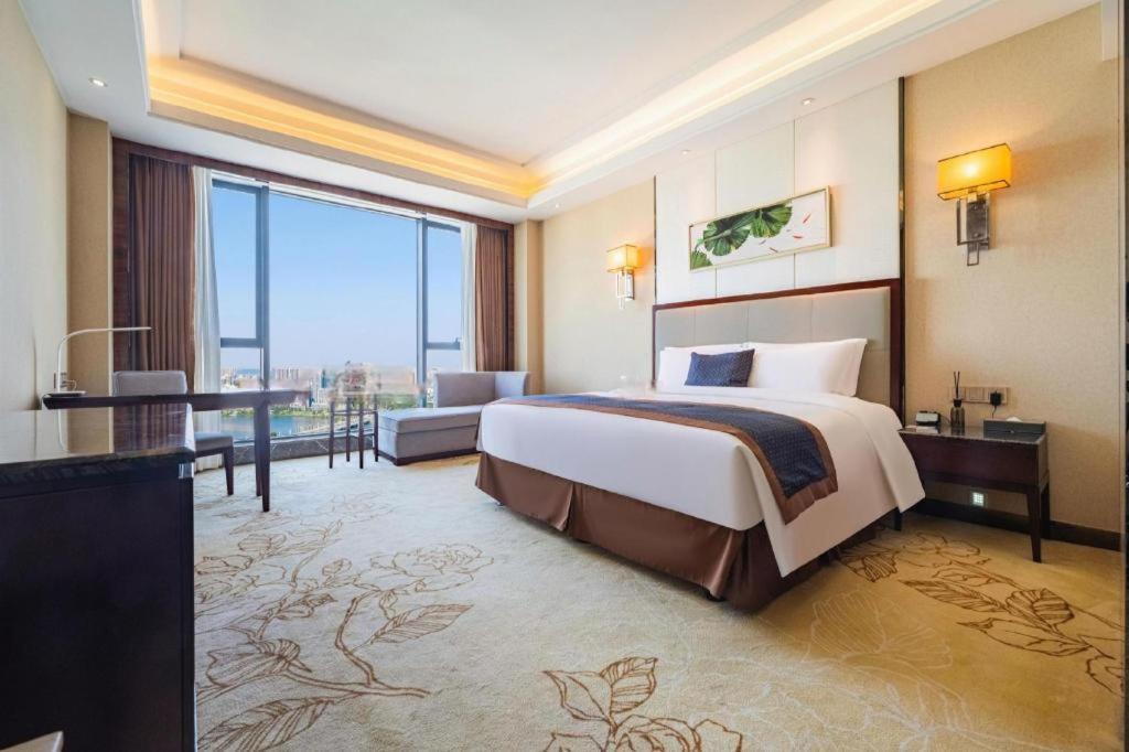 Eurasia Convention International Hotel Ухань Экстерьер фото