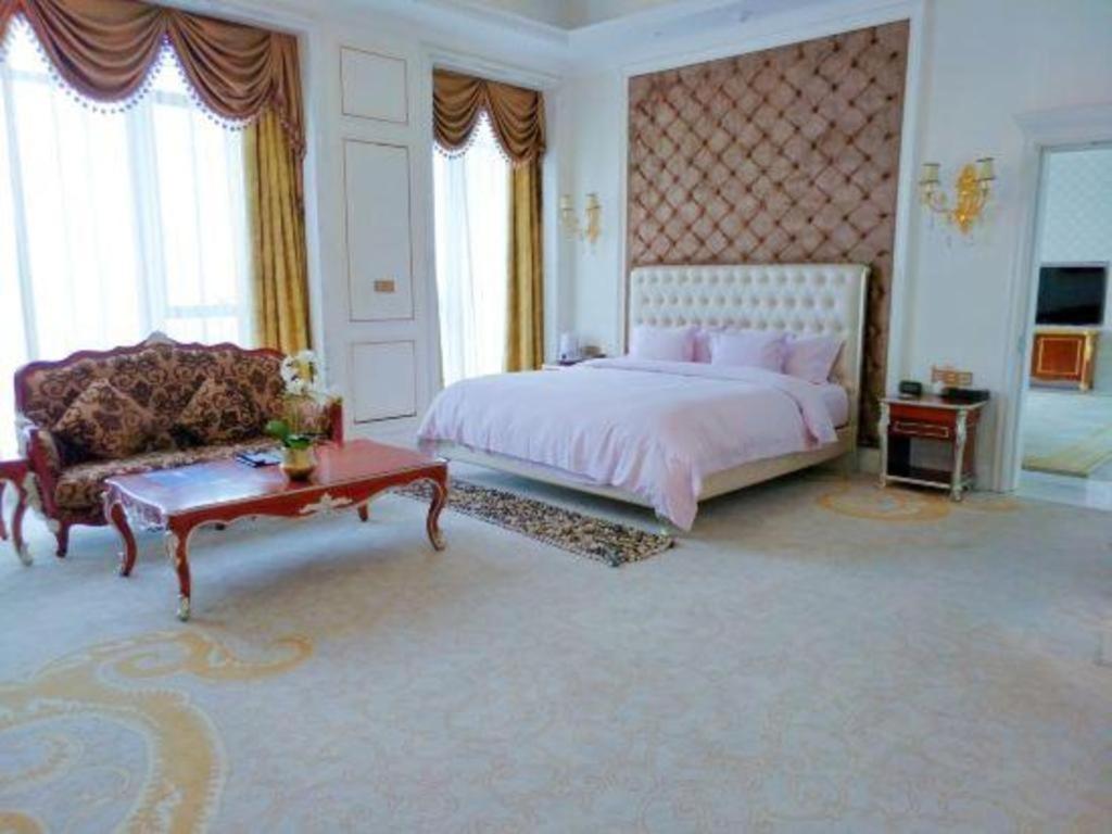 Eurasia Convention International Hotel Ухань Экстерьер фото