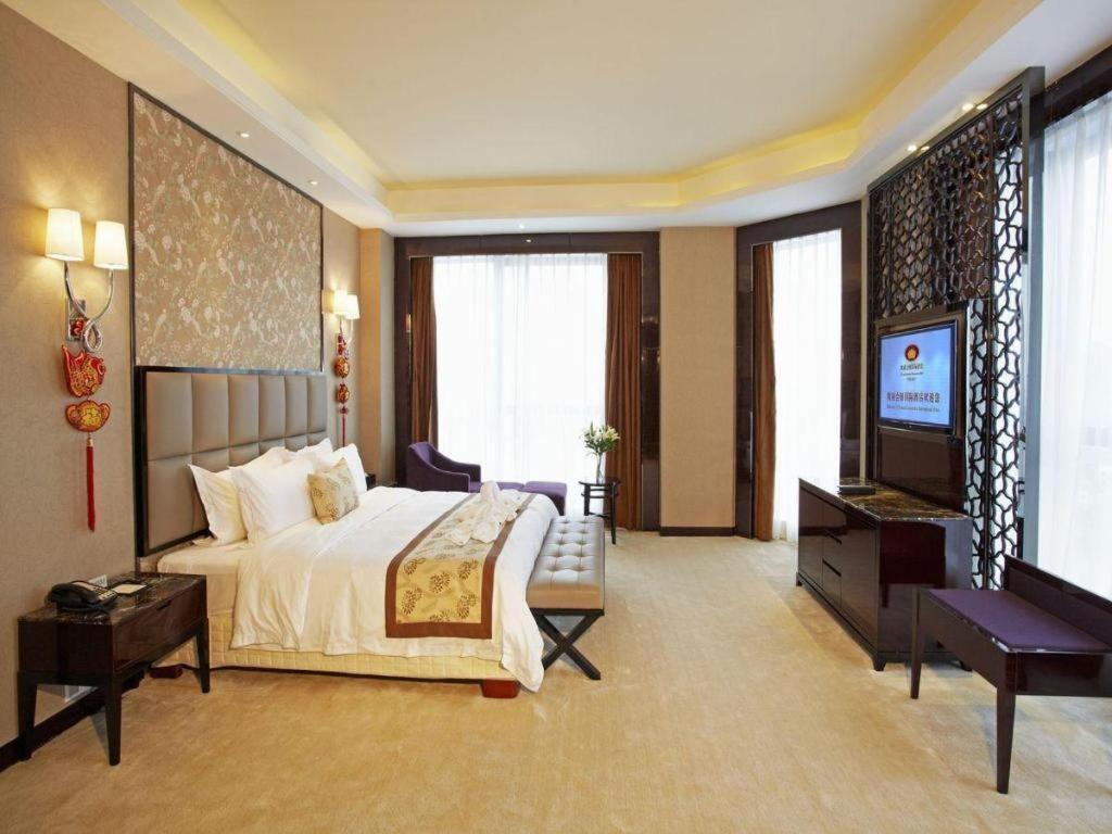 Eurasia Convention International Hotel Ухань Экстерьер фото