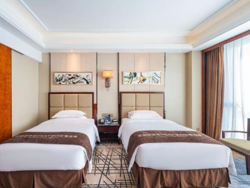 Eurasia Convention International Hotel Ухань Экстерьер фото