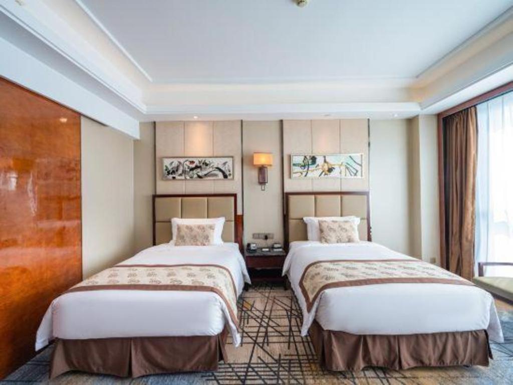Eurasia Convention International Hotel Ухань Экстерьер фото