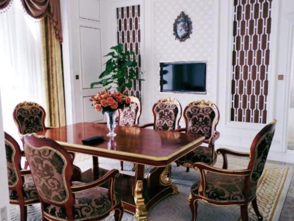 Eurasia Convention International Hotel Ухань Экстерьер фото